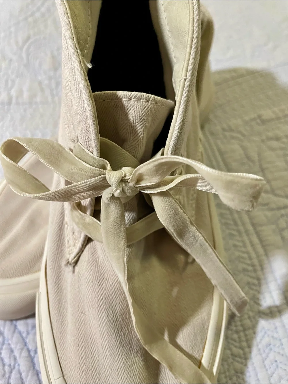 SeaVees Cream Canvas Velvet Ribbon-Lace Sneakers sz 9.5